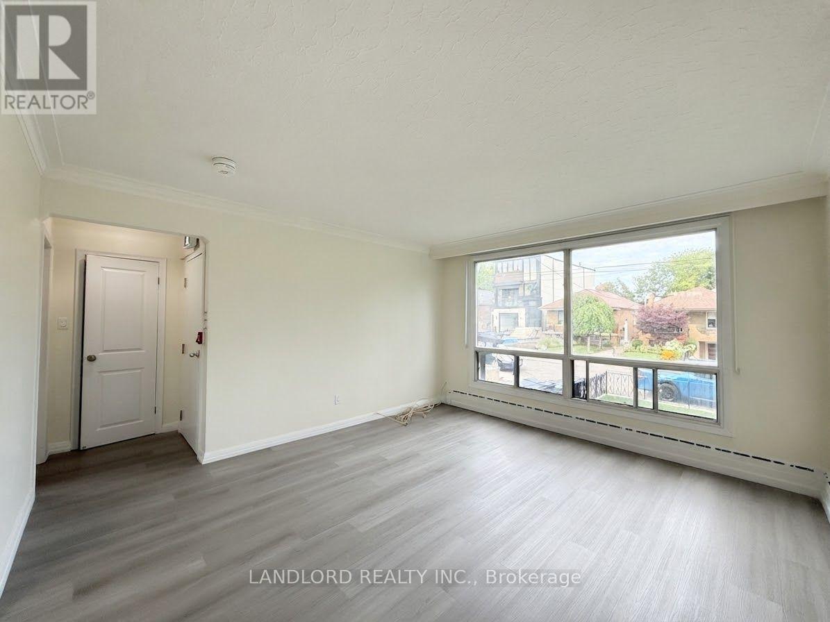 Main - 46 Montcalm Avenue, Toronto, Ontario  M6E 4N7 - Photo 5 - W13746692