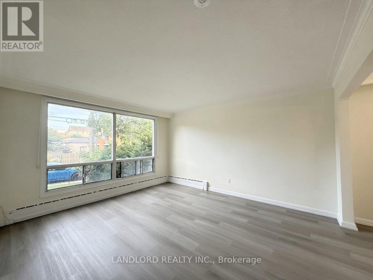 Main - 46 Montcalm Avenue, Toronto, Ontario  M6E 4N7 - Photo 6 - W13746692