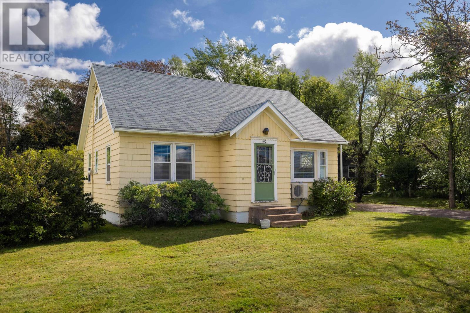 100 Mount Edward Road, Charlottetown, Prince Edward Island C1A 5S7 - Photo 3 - 202622406