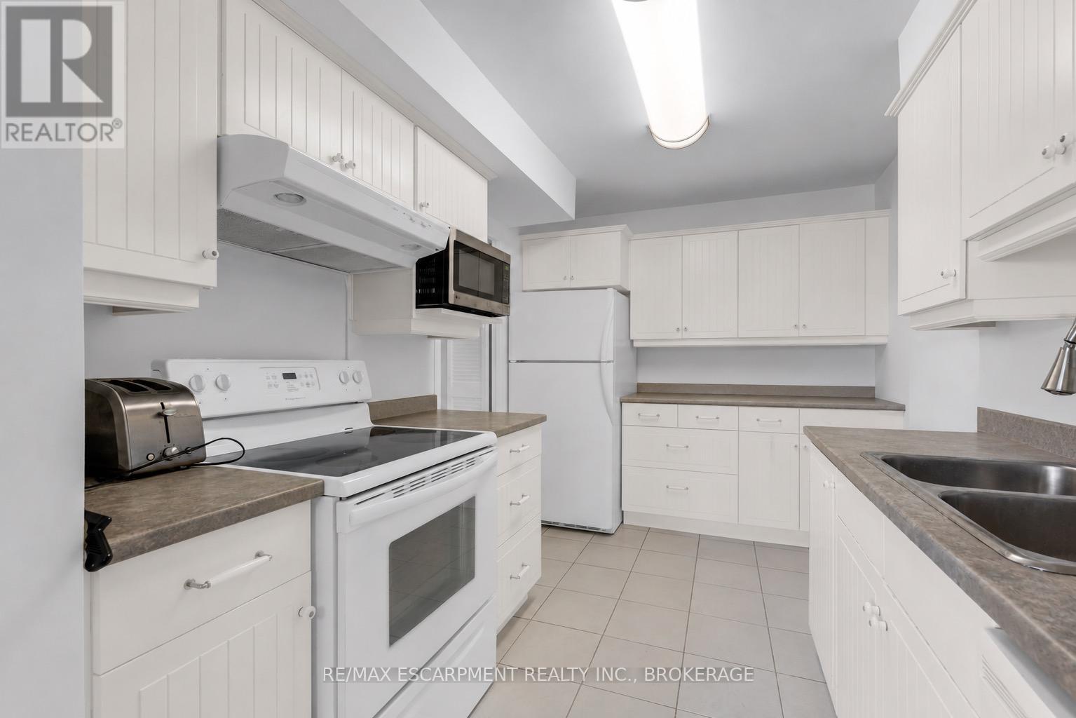 1007 - 35 Towering Heights Boulevard, St. Catharines, Ontario  L2T 3G8 - Photo 5 - X13746798