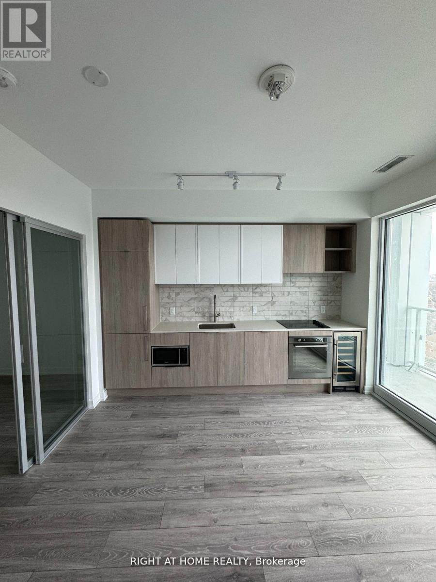 1512 - 2020 Bathurst Street, Toronto, Ontario  M5P 0A6 - Photo 1 - C13746704