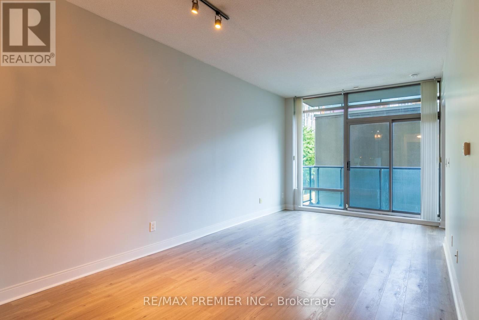 205 - 21 Scollard Street, Toronto, Ontario  M5R 1G1 - Photo 4 - C13746756