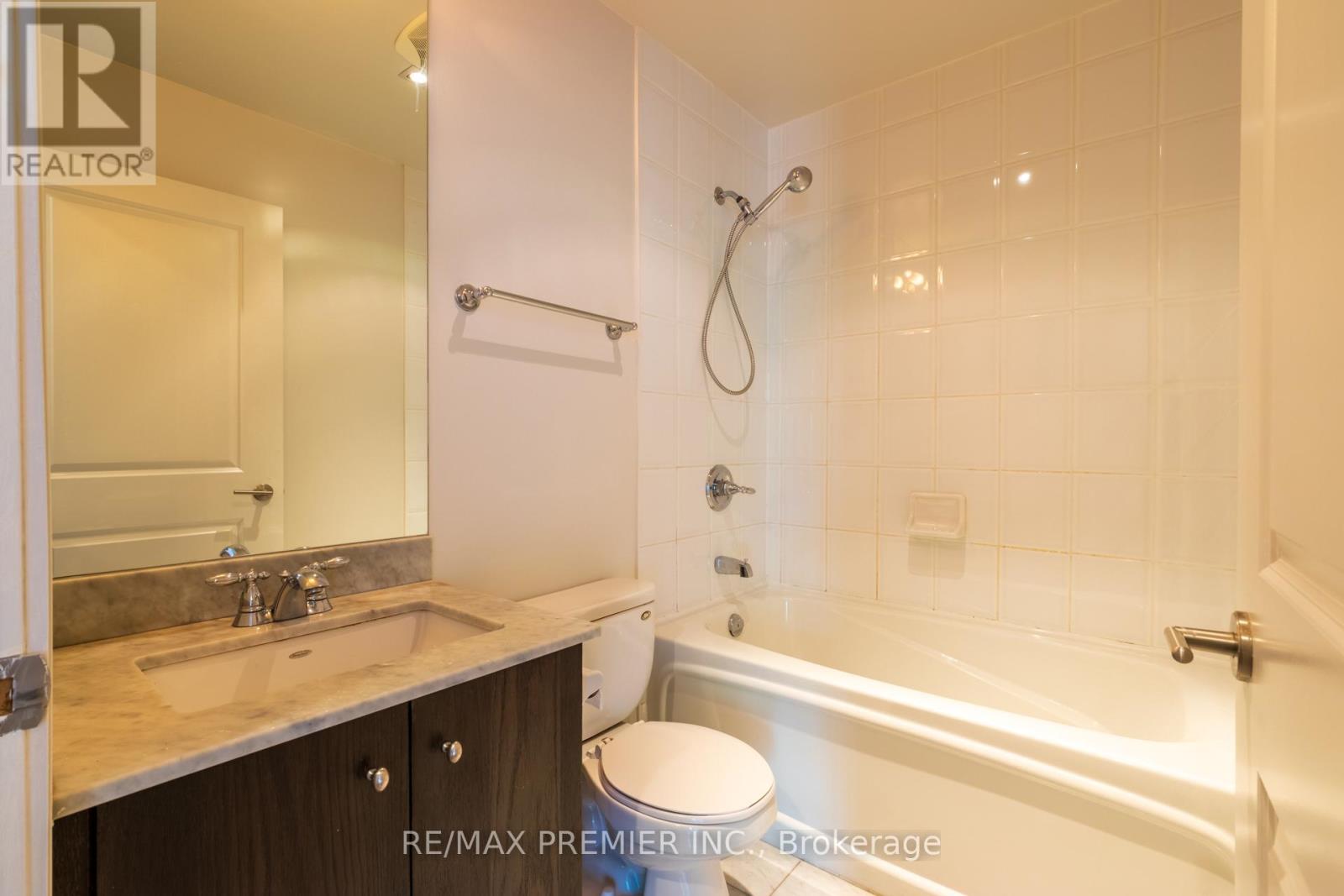 205 - 21 Scollard Street, Toronto, Ontario  M5R 1G1 - Photo 8 - C13746756