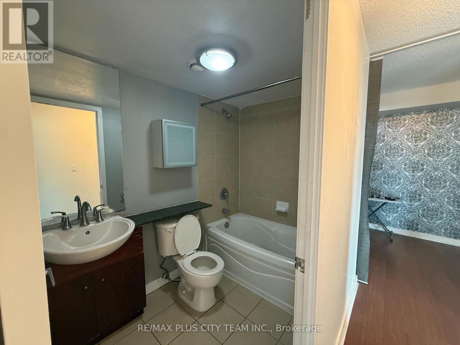 3011 - 381 Front Street W, Toronto, Ontario  M5V 3R8 - Photo 16 - C13746772