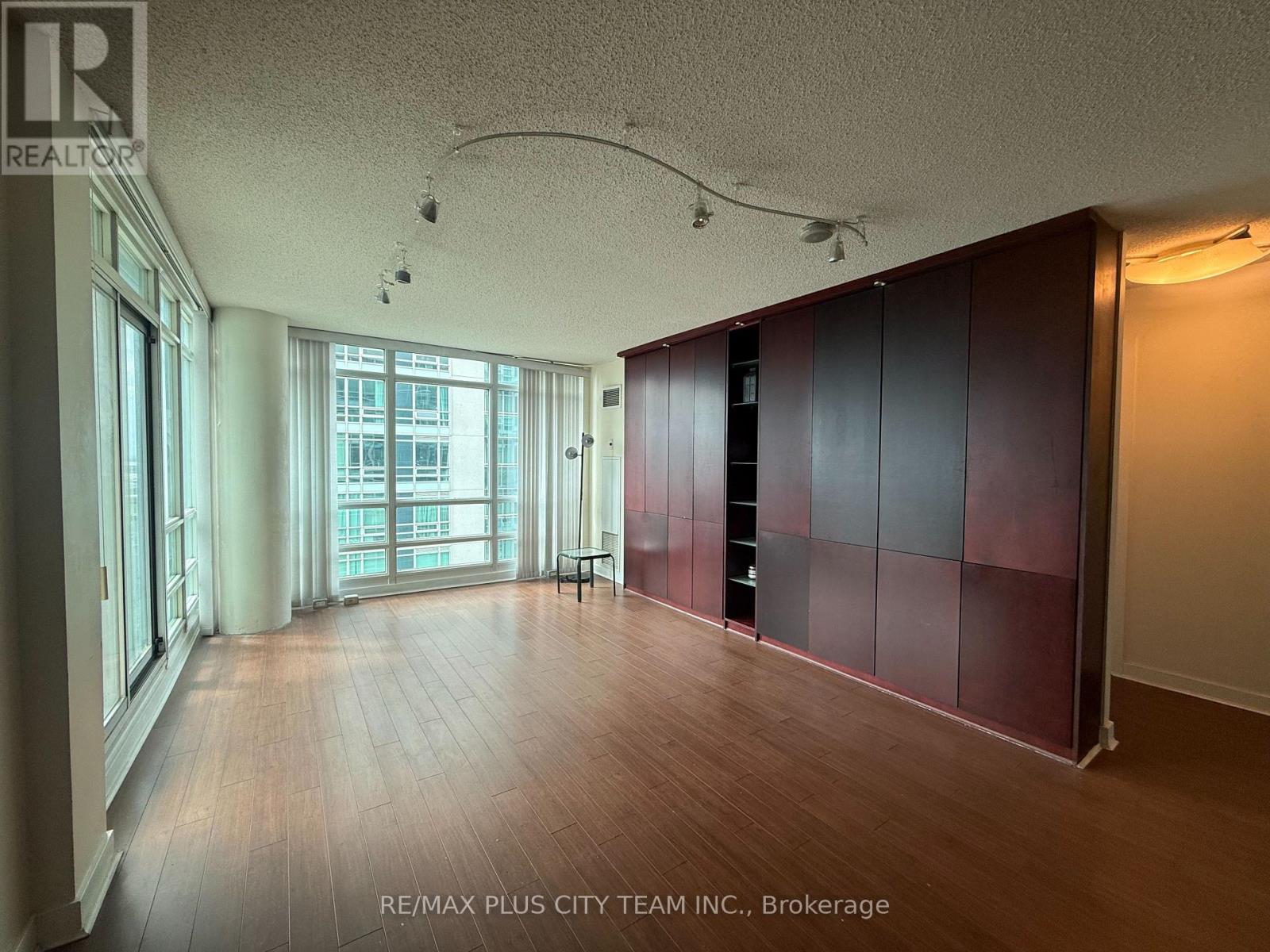 3011 - 381 Front Street W, Toronto, Ontario  M5V 3R8 - Photo 3 - C13746772