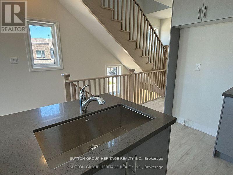 14 Cherry Hill Lane, Barrie (Painswick South), Ontario  L4N 6K7 - Photo 6 - S13746708