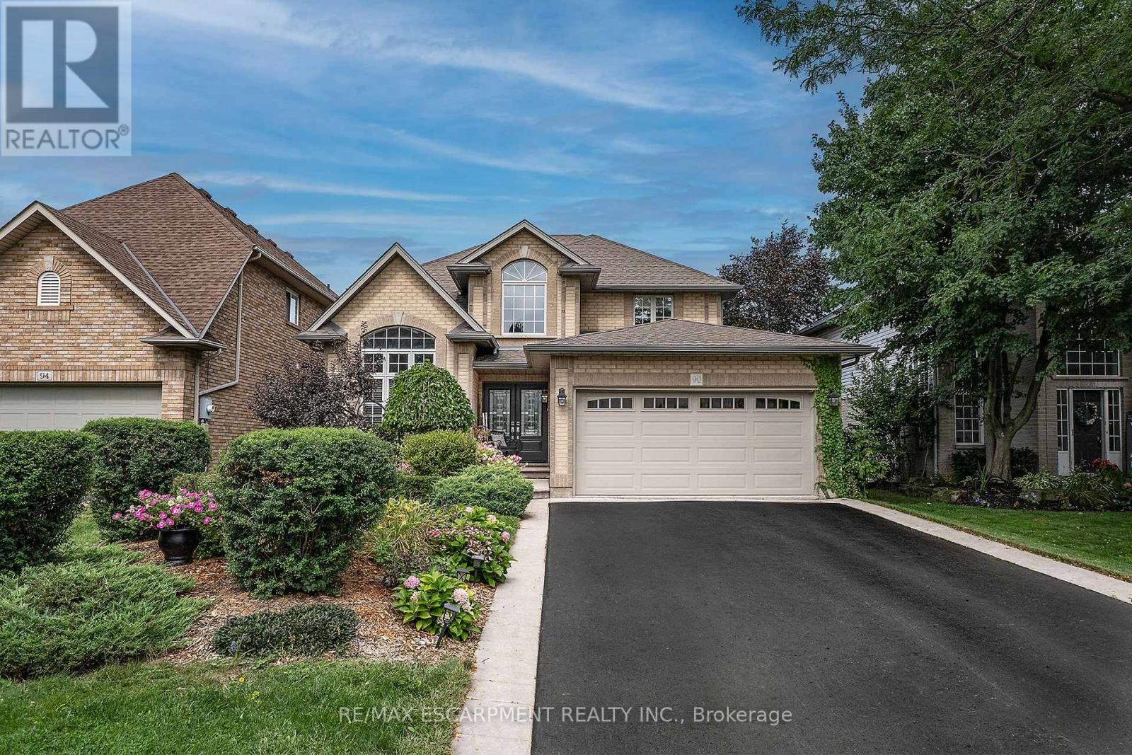 90 SURREY DRIVE, Hamilton, Ontario