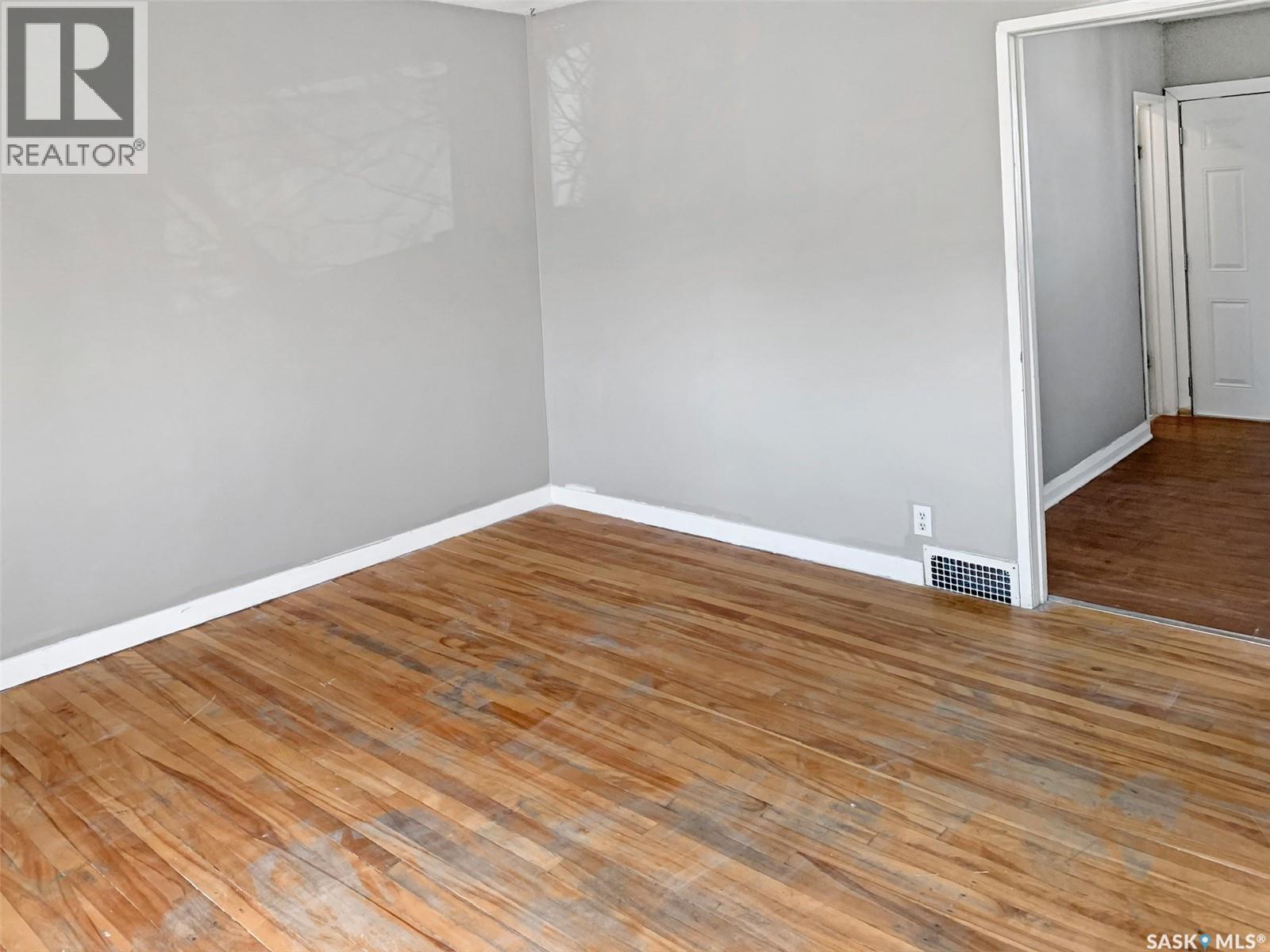301 Cheadle Street E, Swift Current, Saskatchewan  S9H 1G5 - Photo 10 - SK047441