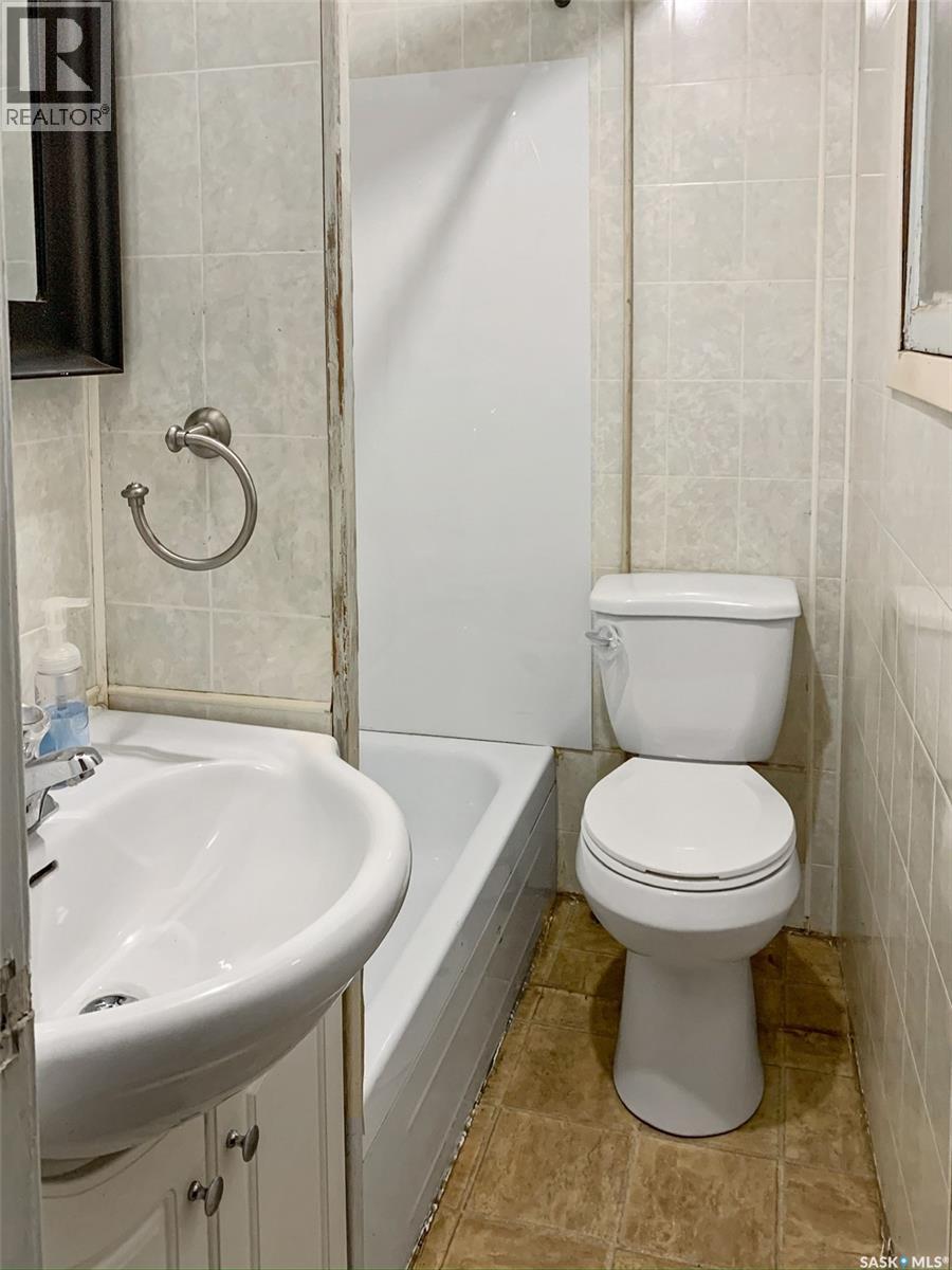 301 Cheadle Street E, Swift Current, Saskatchewan  S9H 1G5 - Photo 14 - SK047441