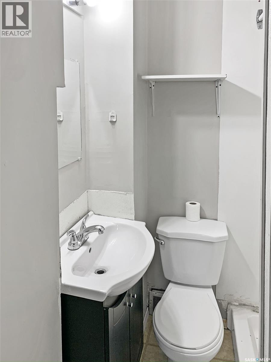 301 Cheadle Street E, Swift Current, Saskatchewan  S9H 1G5 - Photo 17 - SK047441