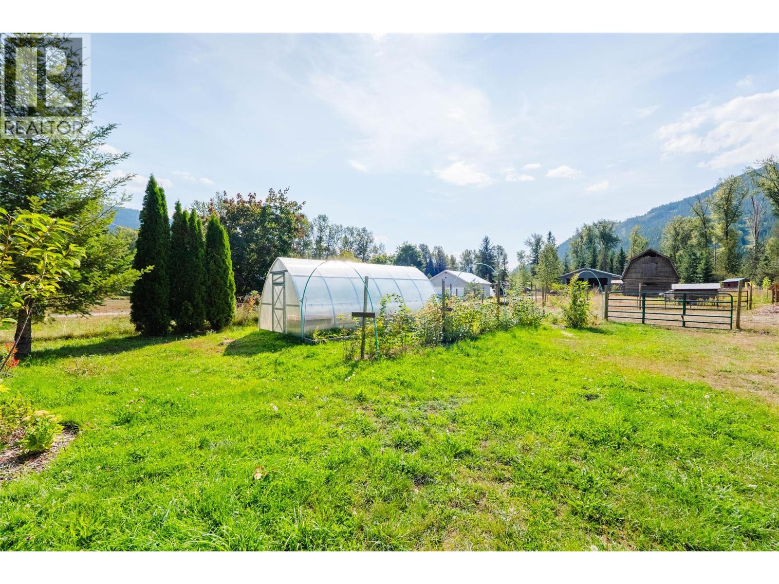 6352 Highway 3 Highway, Salmo, British Columbia  V0G 1Z0 - Photo 12 - 10399408