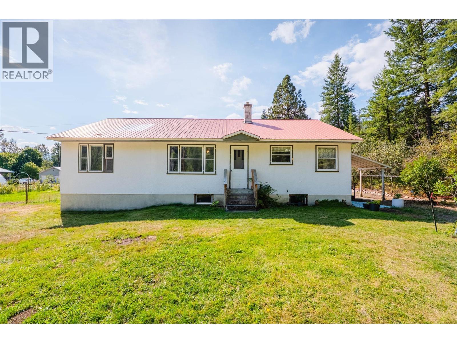6352 Highway 3 Highway, Salmo, British Columbia  V0G 1Z0 - Photo 4 - 10399408
