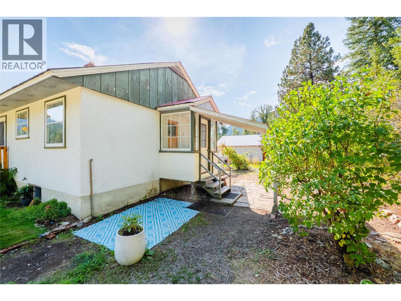 6352 Highway 3 Highway, Salmo, British Columbia  V0G 1Z0 - Photo 6 - 10399408