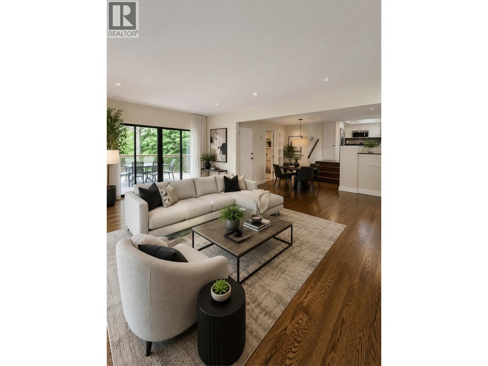 5639 White Pine Lane, North Vancouver, British Columbia  V7R 4S1 - Photo 3 - R3161599
