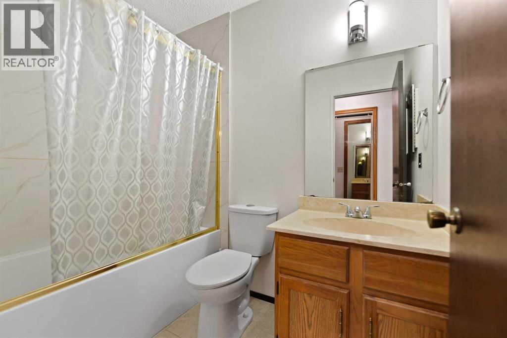 51 Castlebury Way NE, Calgary, Alberta  T3J 1K7 - Photo 21 - A2342697