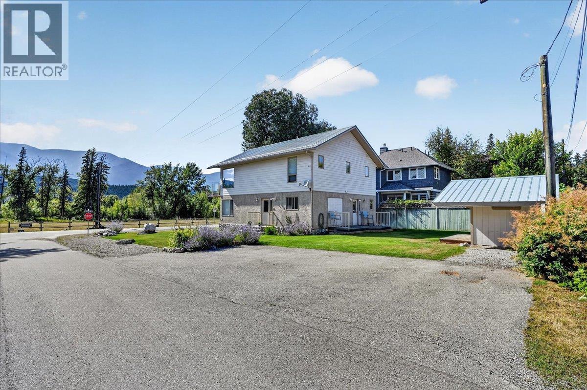 1808 Tretheway Road, Windermere, British Columbia  V0B 2L2 - Photo 51 - 10398798
