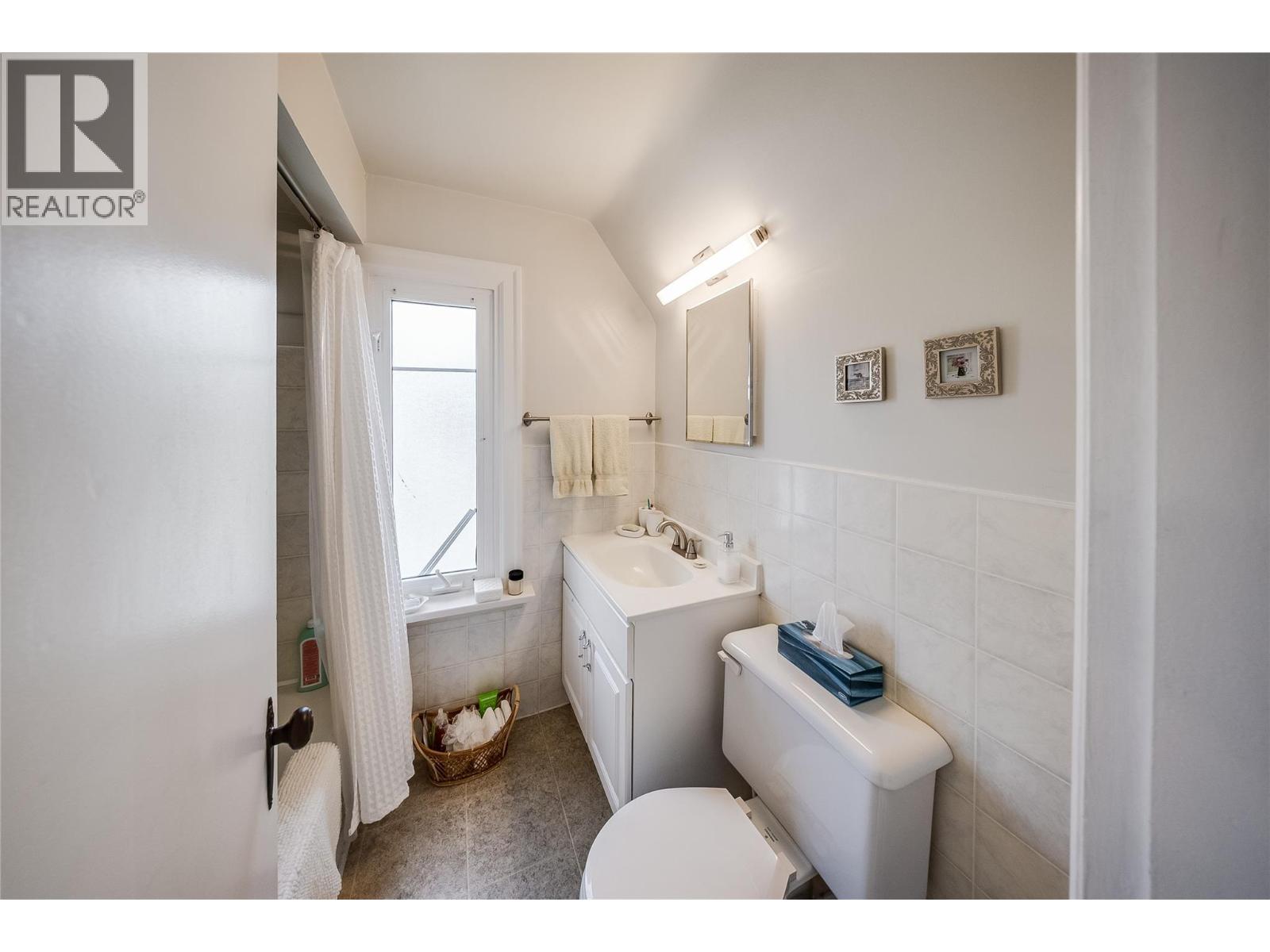 204 Diana Crescent, Trail, British Columbia  V1R 1A3 - Photo 25 - 10399688