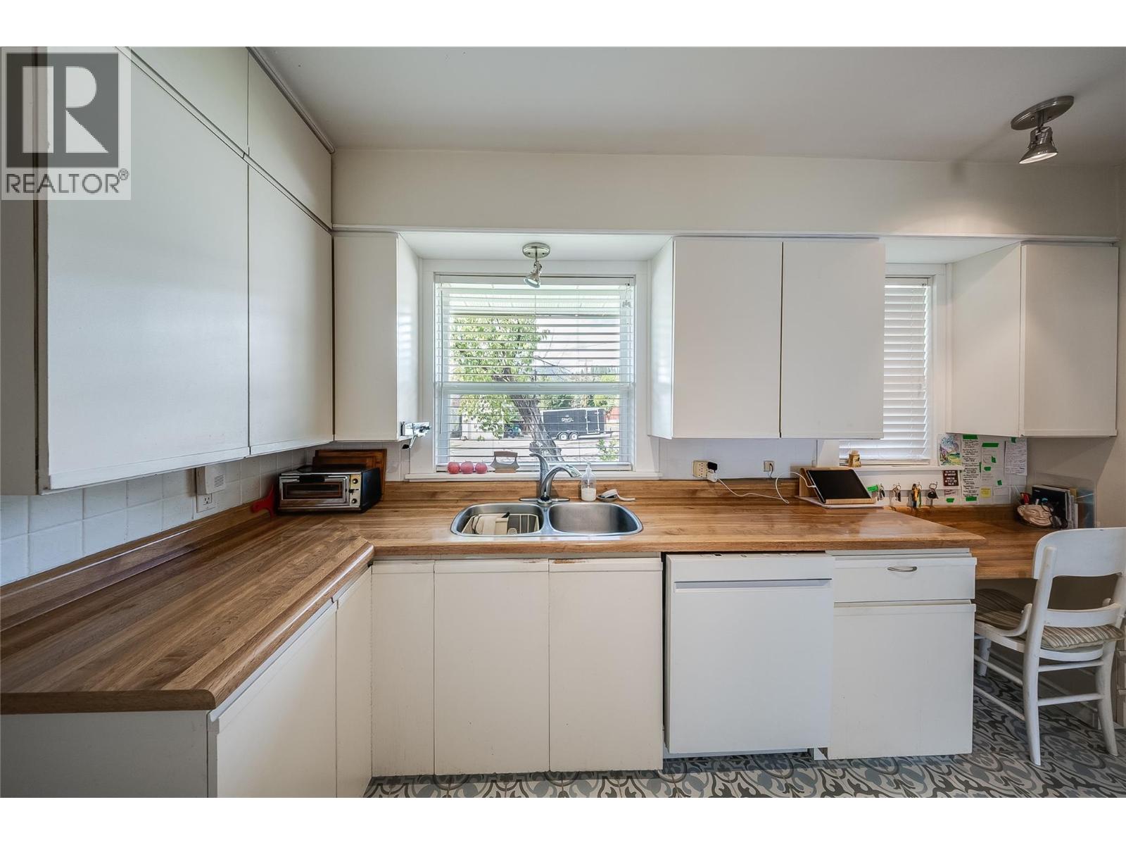 204 Diana Crescent, Trail, British Columbia  V1R 1A3 - Photo 4 - 10399688