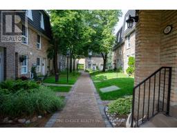 28 TANGLE BRIARWAY, Toronto, Ontario