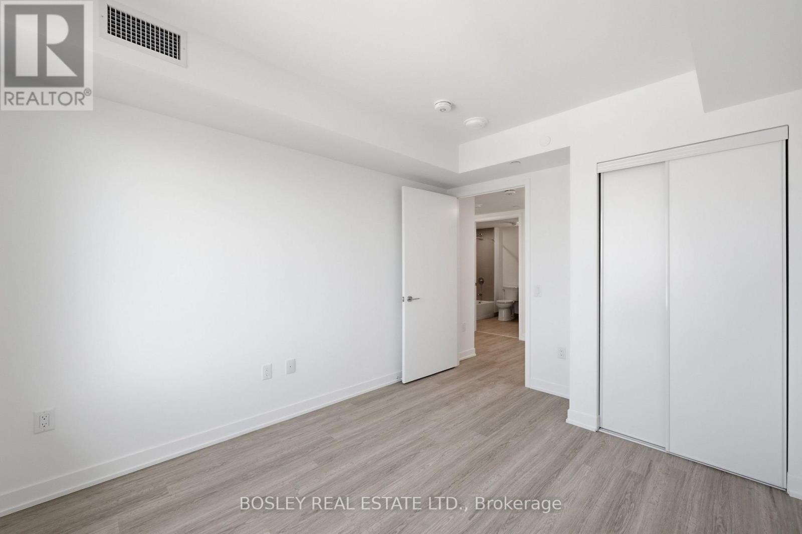 2302 - 15 David Salomon Drive, Toronto, Ontario  M3C 0T2 - Photo 16 - C13746972