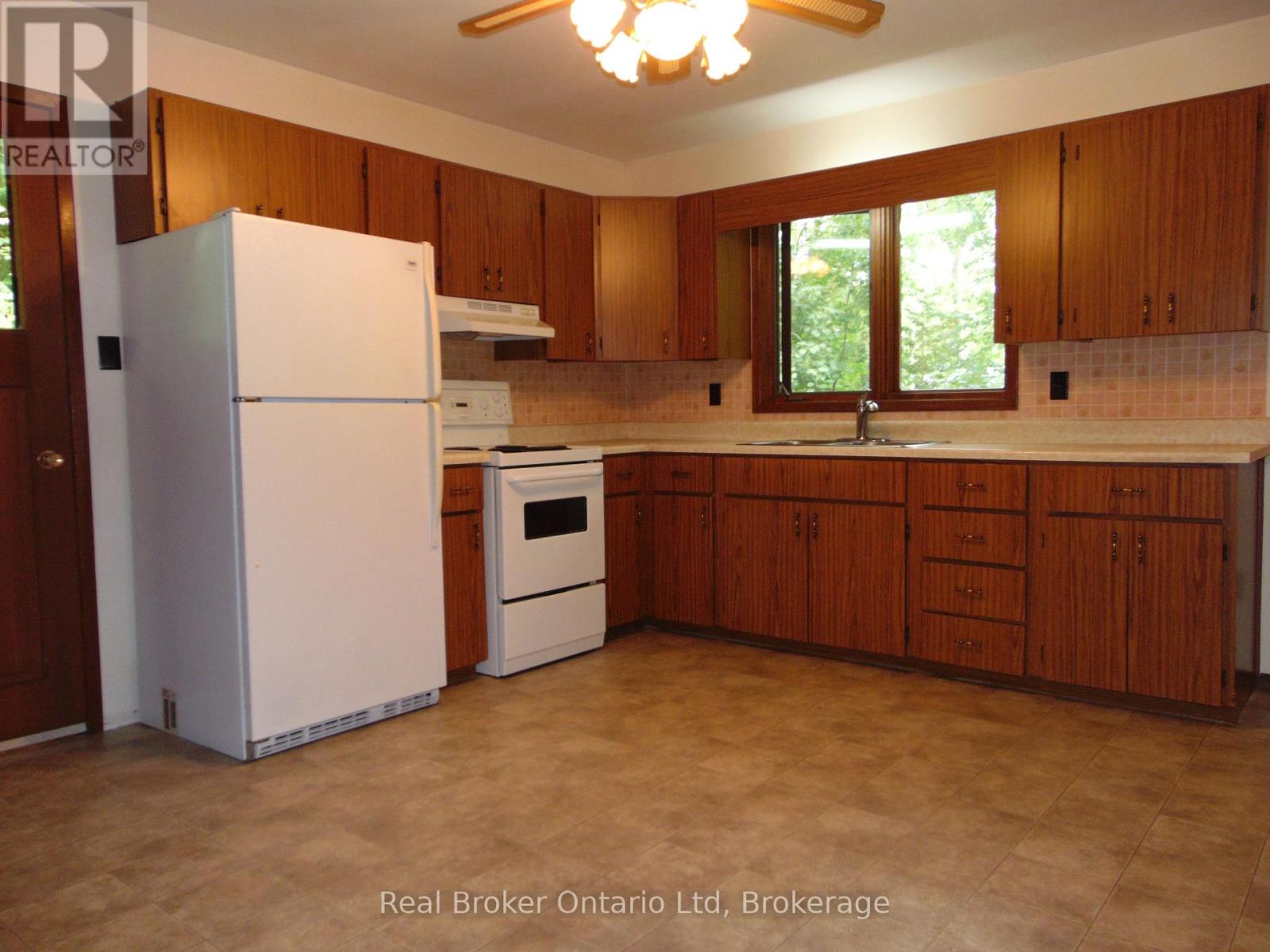 14 Emerson Avenue S, South Bruce Peninsula, Ontario  N0H 2G0 - Photo 4 - X13746898