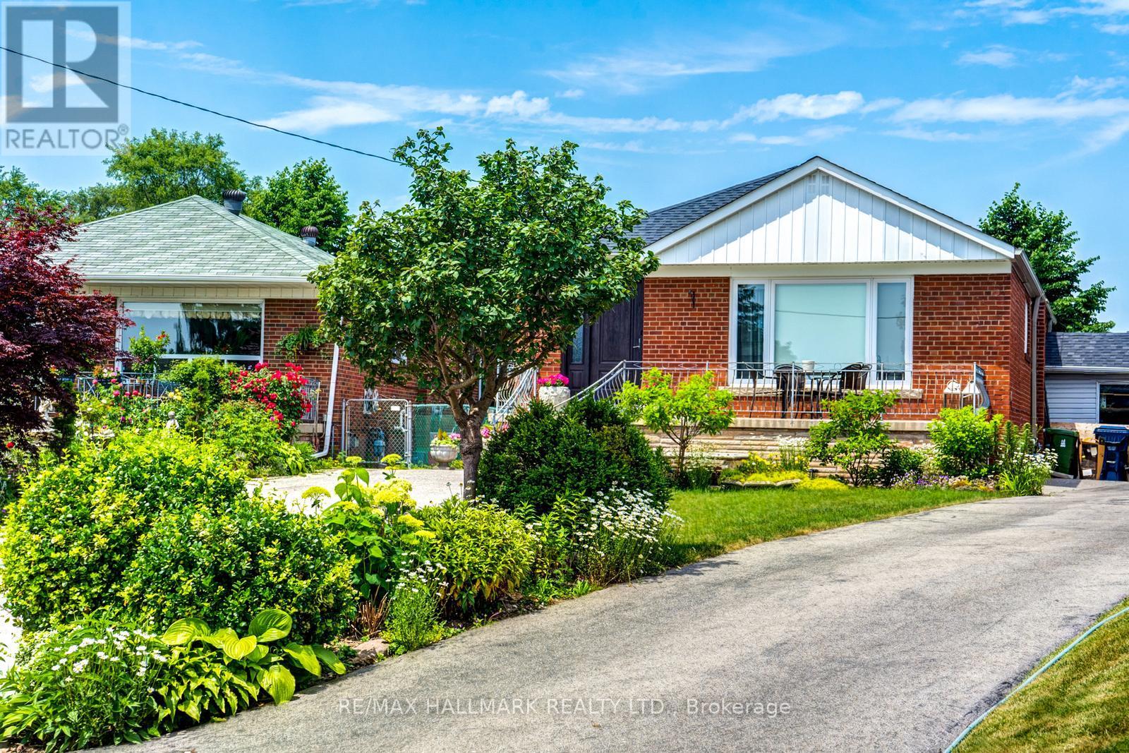 110 Trinnell Boulevard, Toronto, Ontario  M1L 1S7 - Photo 3 - E13746990