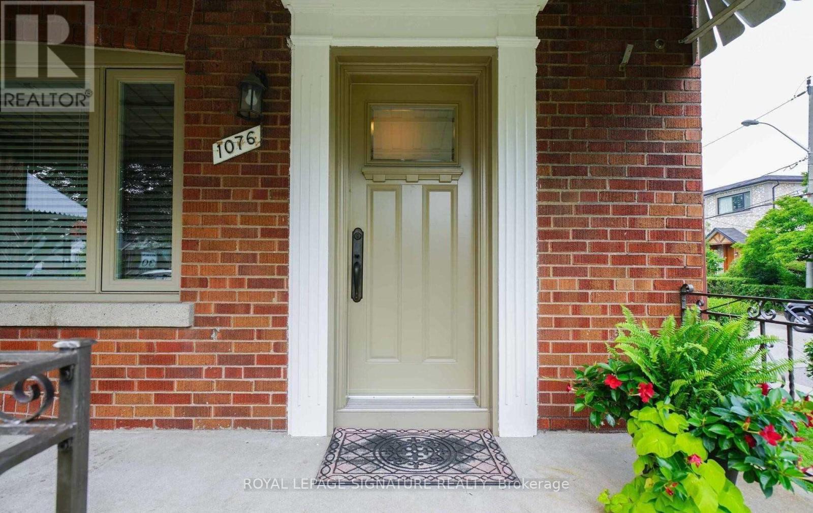 1076 Greenwood Avenue, Toronto, Ontario  M4J 4E3 - Photo 2 - E13747008
