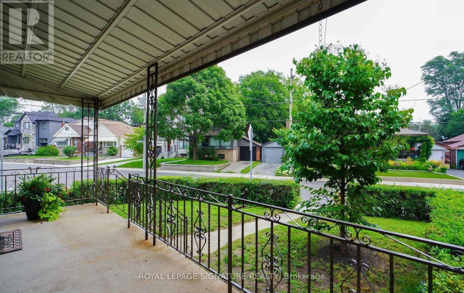 1076 Greenwood Avenue, Toronto, Ontario  M4J 4E3 - Photo 3 - E13747008