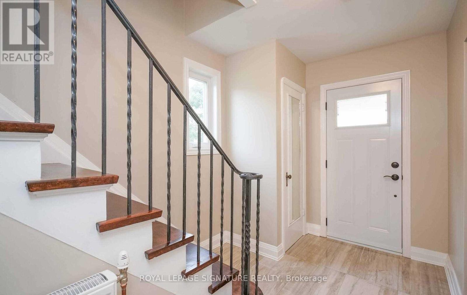 1076 Greenwood Avenue, Toronto, Ontario  M4J 4E3 - Photo 4 - E13747008
