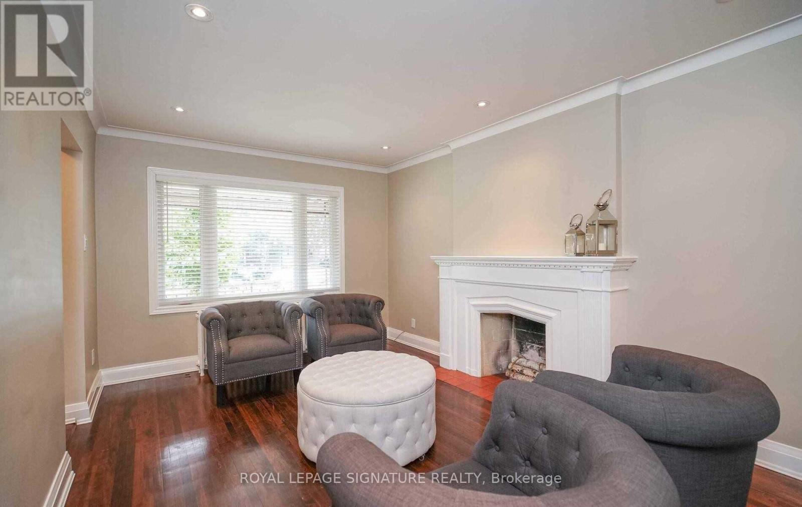 1076 Greenwood Avenue, Toronto, Ontario  M4J 4E3 - Photo 5 - E13747008