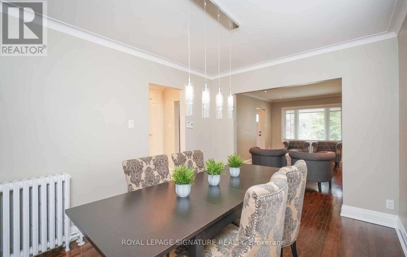 1076 Greenwood Avenue, Toronto, Ontario  M4J 4E3 - Photo 8 - E13747008
