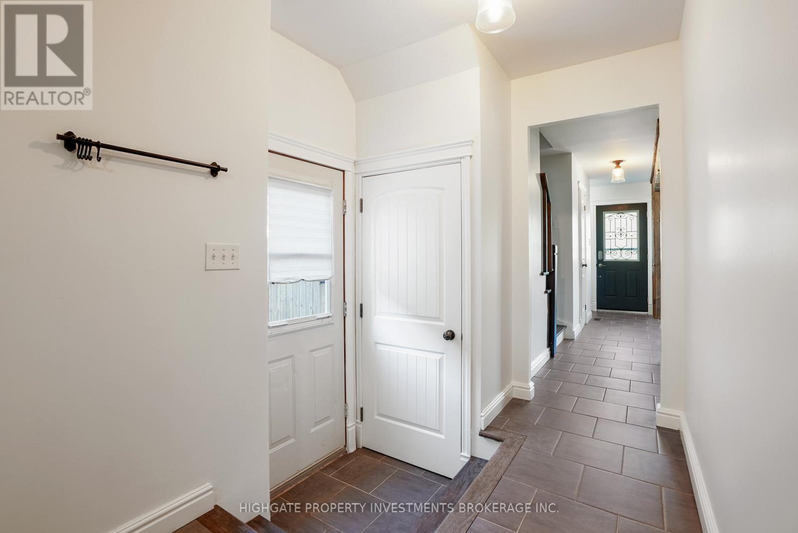 Upper - 85 Daphne Crescent, Barrie (Cundles East), Ontario  L4M 2Y7 - Photo 5 - S13746890
