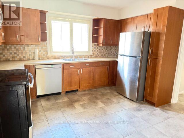9 Stockbridge Avenue N, Toronto, Ontario  M8Z 4M6 - Photo 4 - W13746838