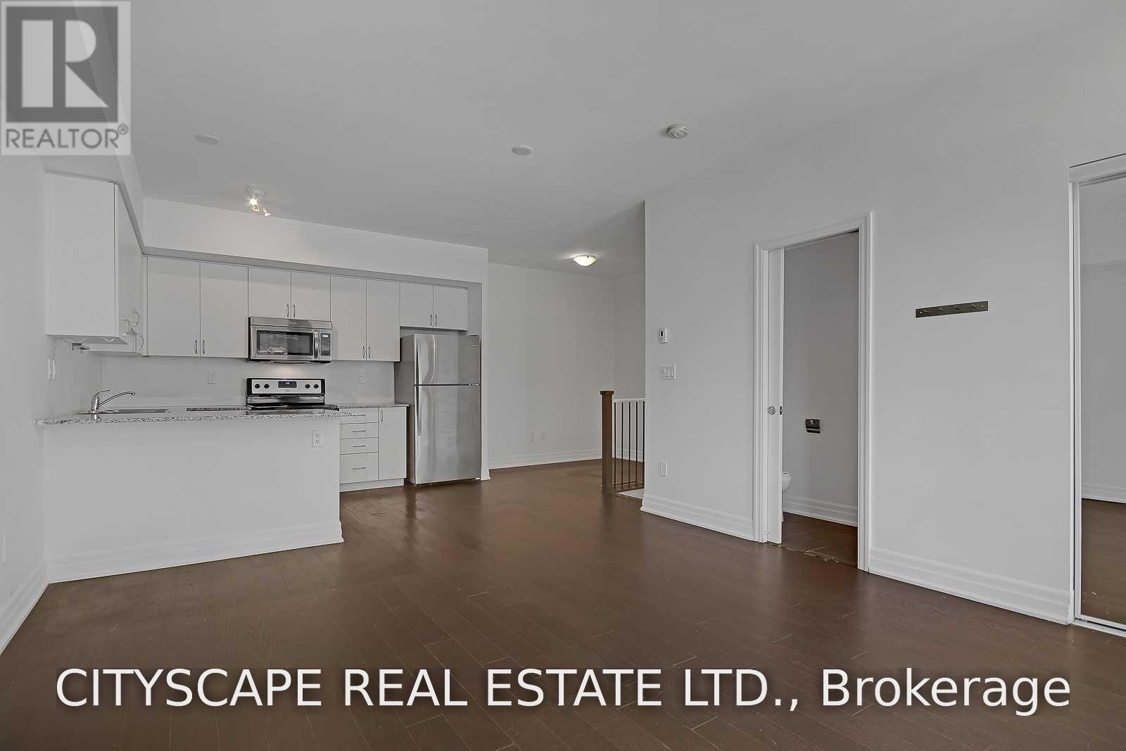 702 - 57 Macaulay Avenue, Toronto, Ontario  M6P 3P5 - Photo 2 - W13746884