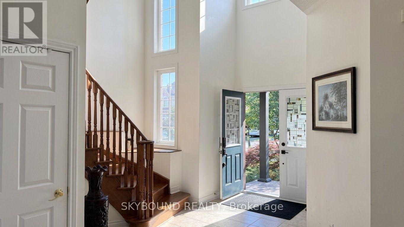 3777 Quiet Creek Drive, Mississauga, Ontario  L5M 8A9 - Photo 2 - W13746888