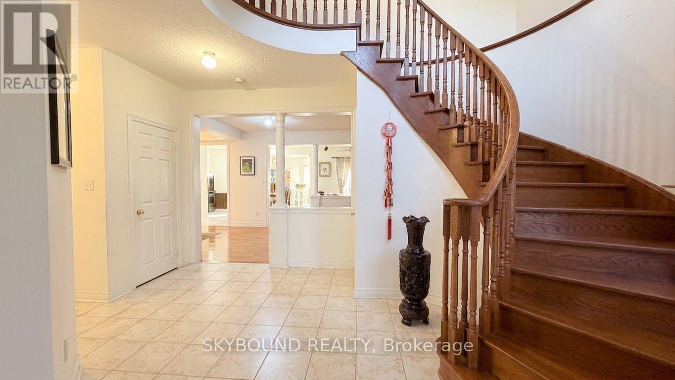3777 Quiet Creek Drive, Mississauga, Ontario  L5M 8A9 - Photo 3 - W13746888
