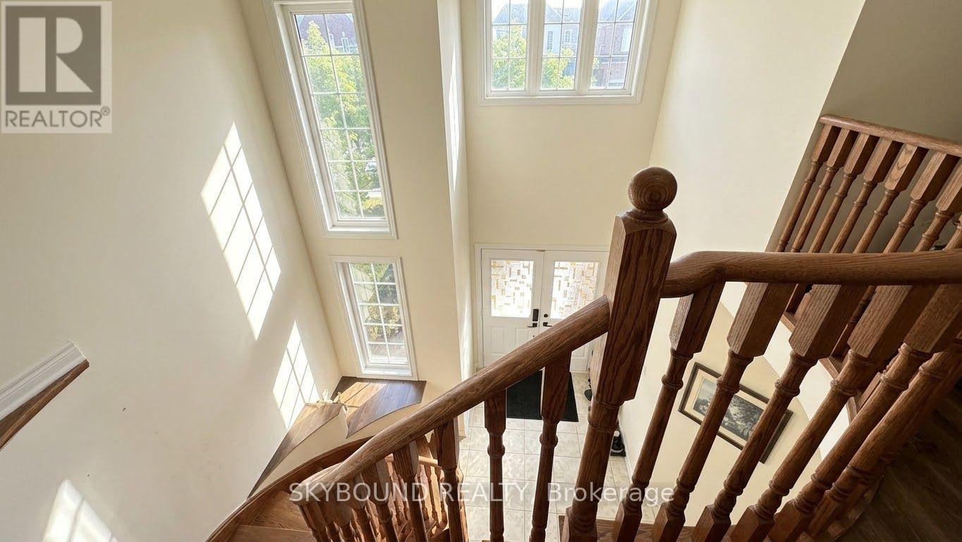 3777 Quiet Creek Drive, Mississauga, Ontario  L5M 8A9 - Photo 4 - W13746888