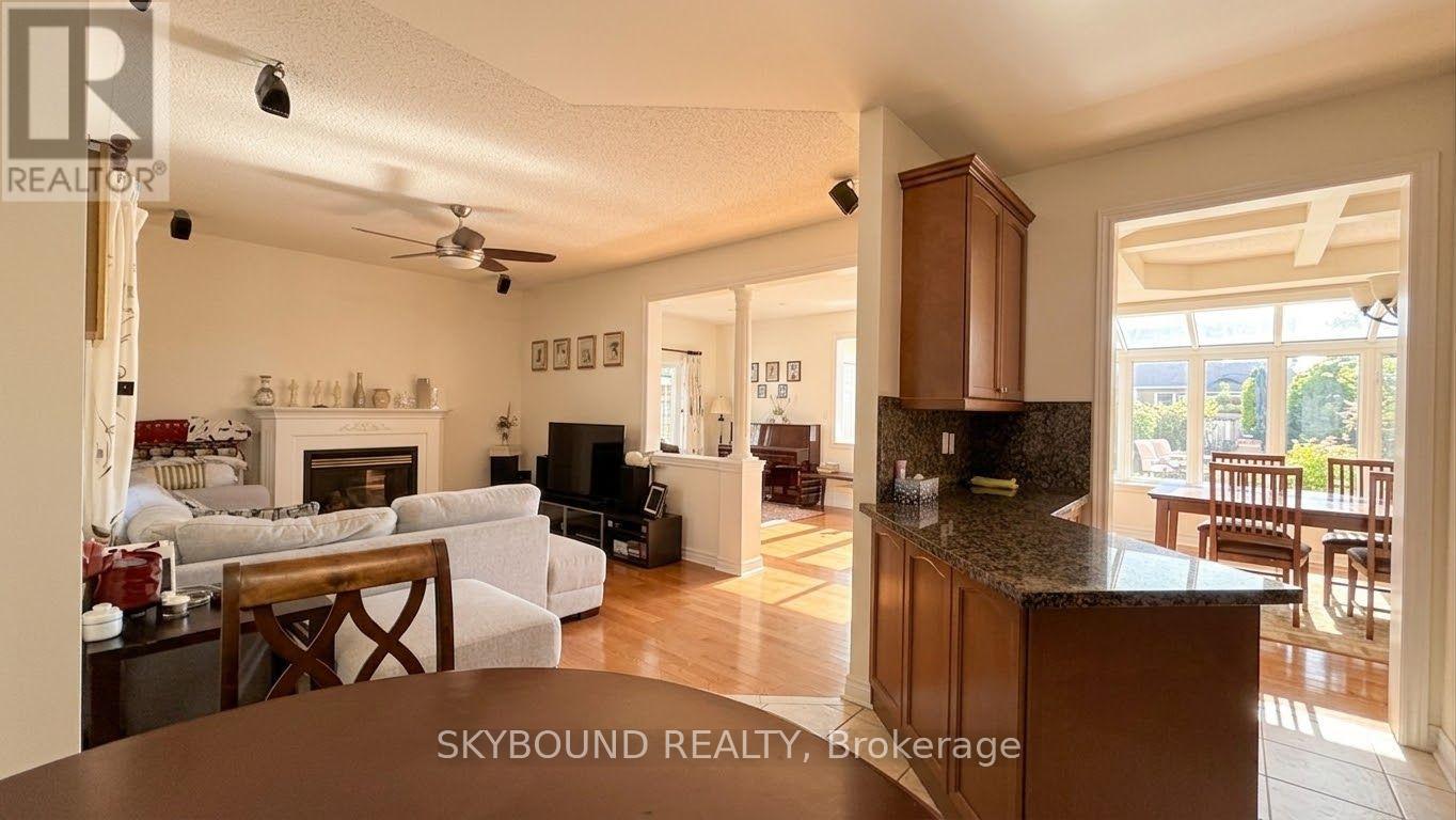 3777 Quiet Creek Drive, Mississauga, Ontario  L5M 8A9 - Photo 7 - W13746888
