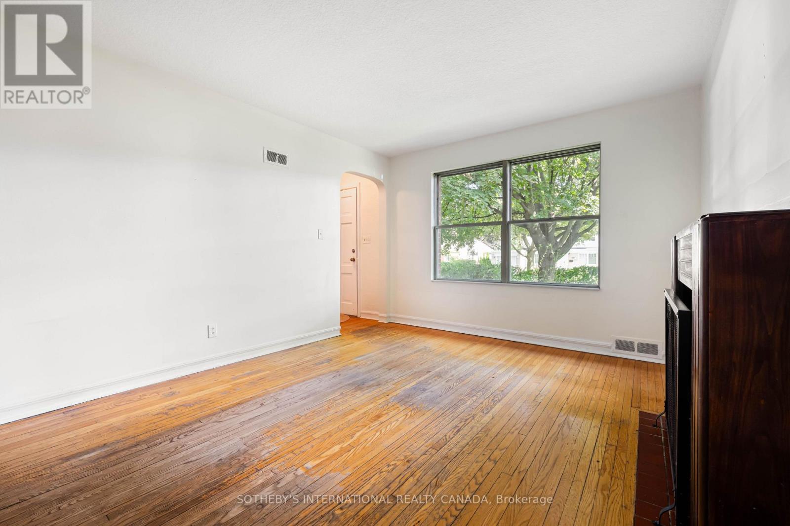 2050 Russett Road, Mississauga, Ontario  L4Y 1B9 - Photo 11 - W13746936