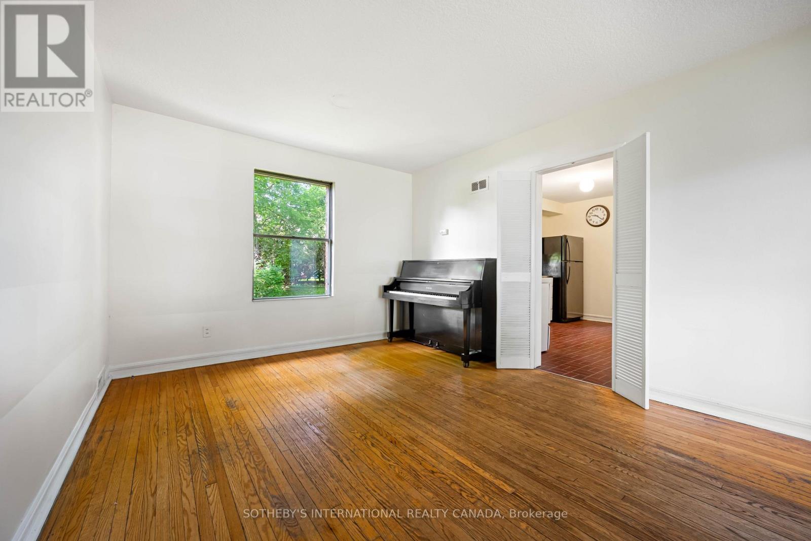 2050 Russett Road, Mississauga, Ontario  L4Y 1B9 - Photo 12 - W13746936