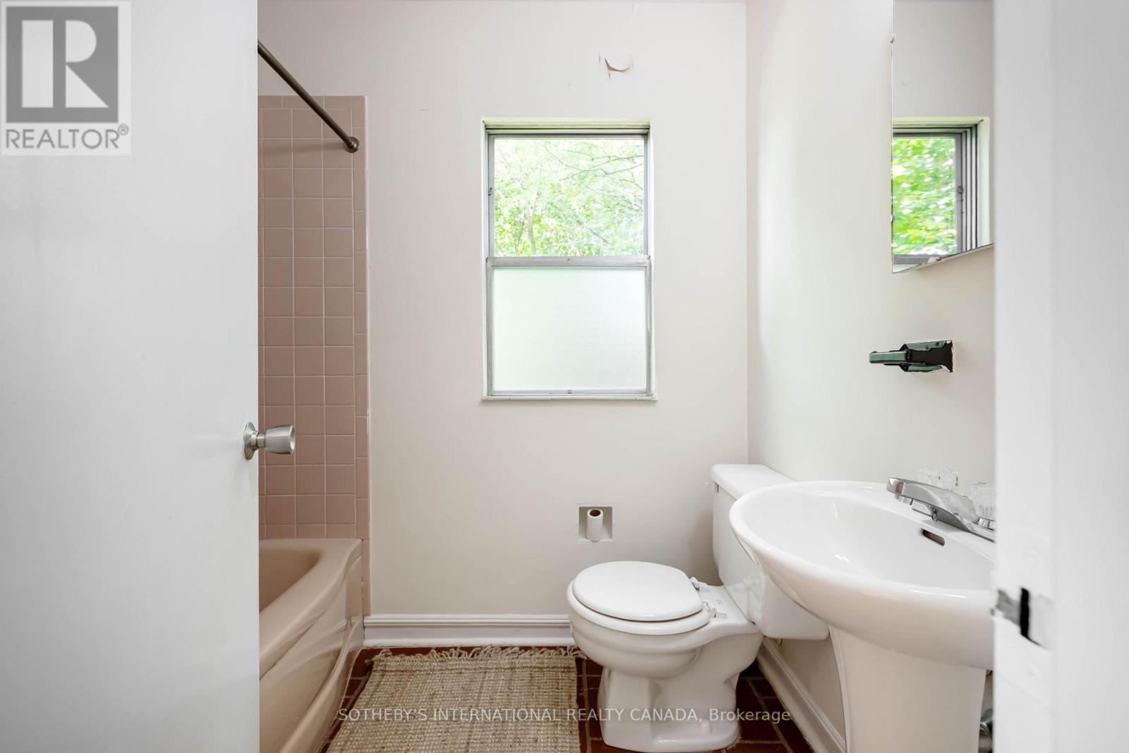 2050 Russett Road, Mississauga, Ontario  L4Y 1B9 - Photo 30 - W13746936
