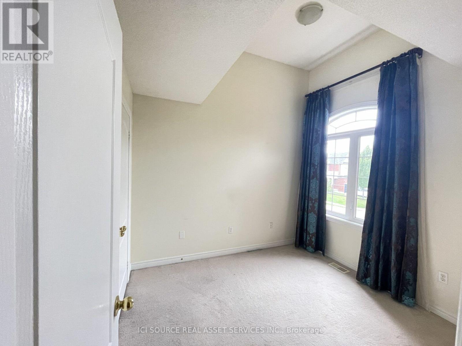 Upper - 646 Coach Drive, Mississauga, Ontario  L5R 0C5 - Photo 10 - W13746970