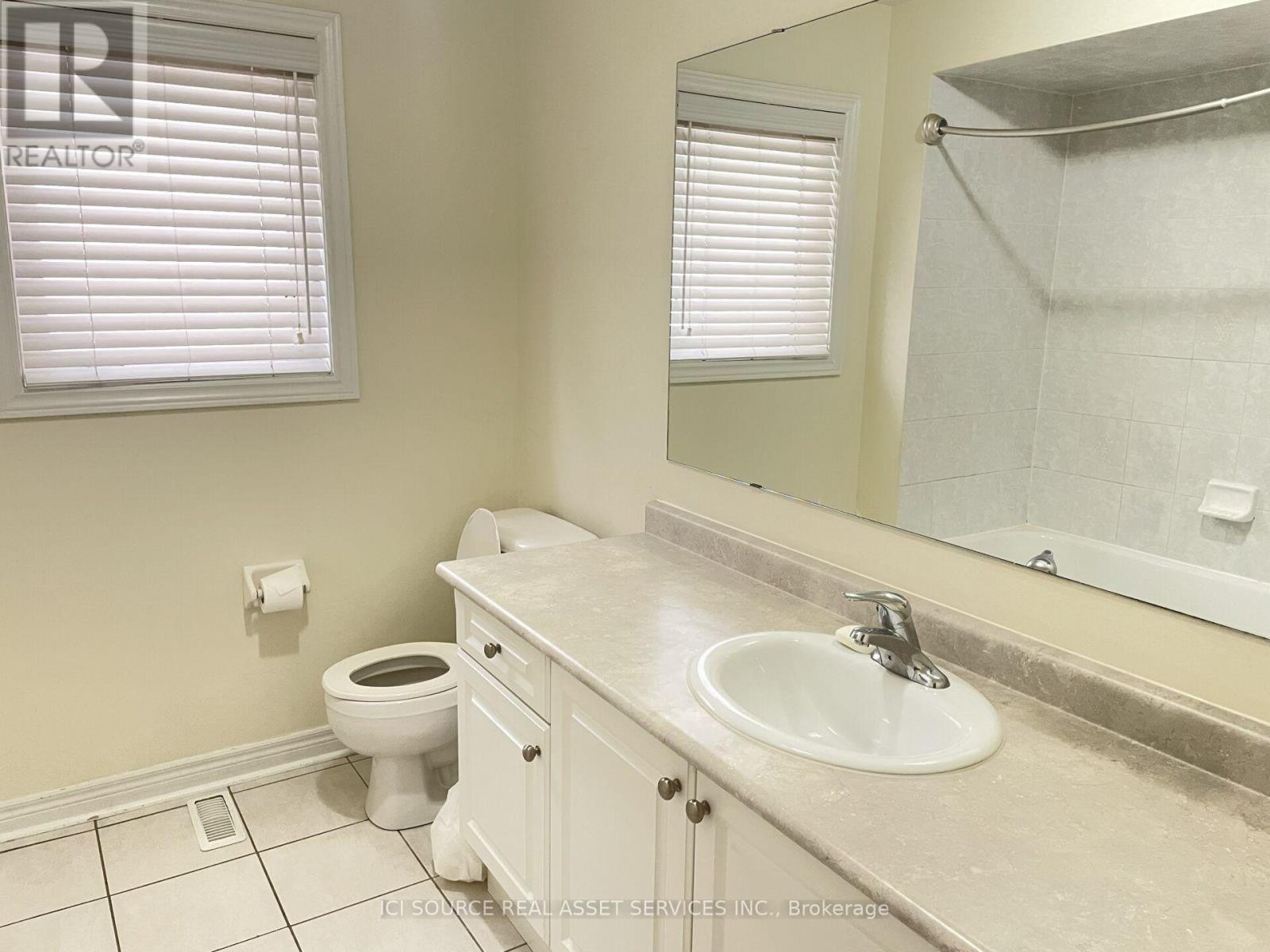 Upper - 646 Coach Drive, Mississauga, Ontario  L5R 0C5 - Photo 12 - W13746970