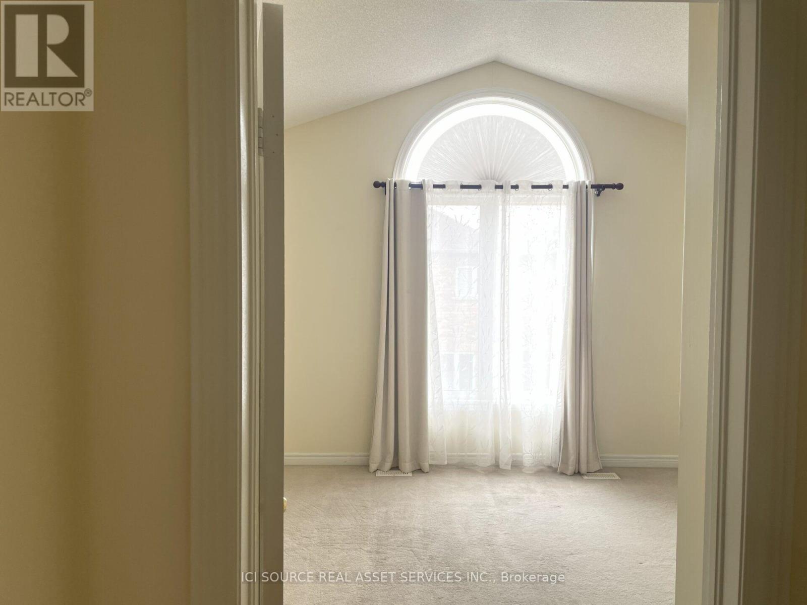 Upper - 646 Coach Drive, Mississauga, Ontario  L5R 0C5 - Photo 13 - W13746970
