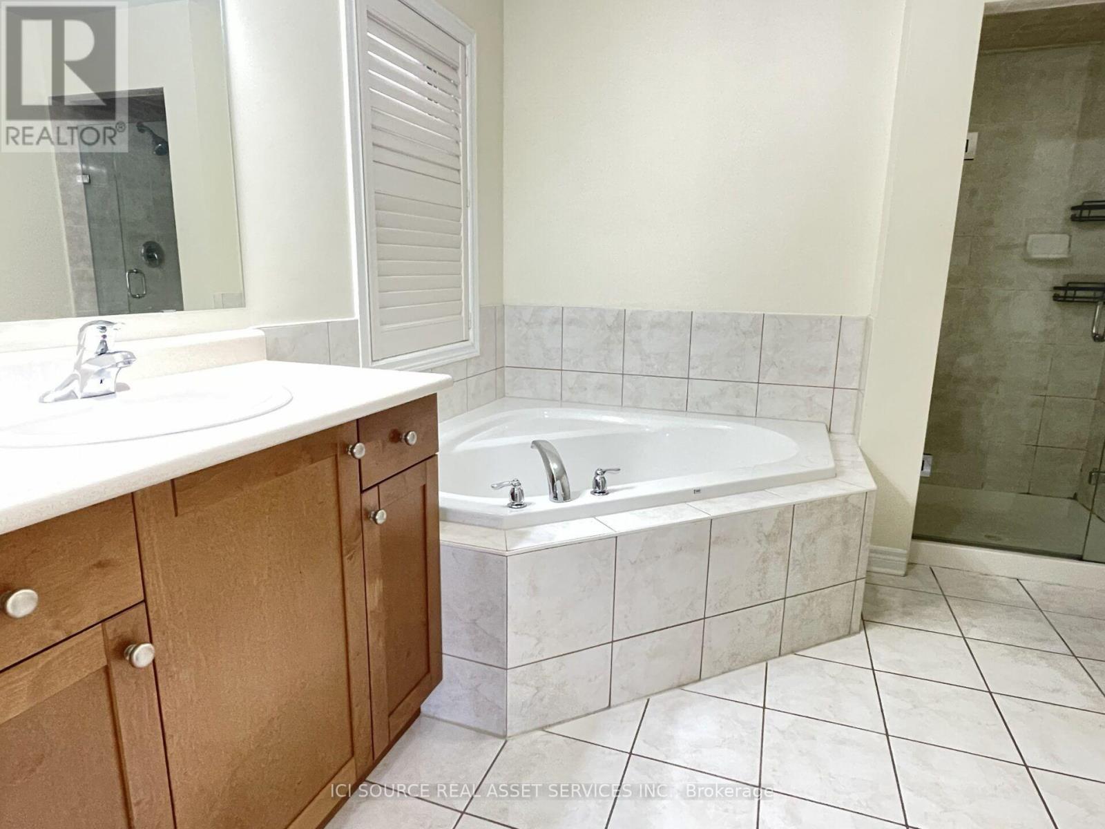 Upper - 646 Coach Drive, Mississauga, Ontario  L5R 0C5 - Photo 16 - W13746970