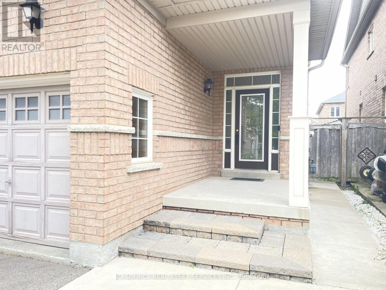 Upper - 646 Coach Drive, Mississauga, Ontario  L5R 0C5 - Photo 2 - W13746970