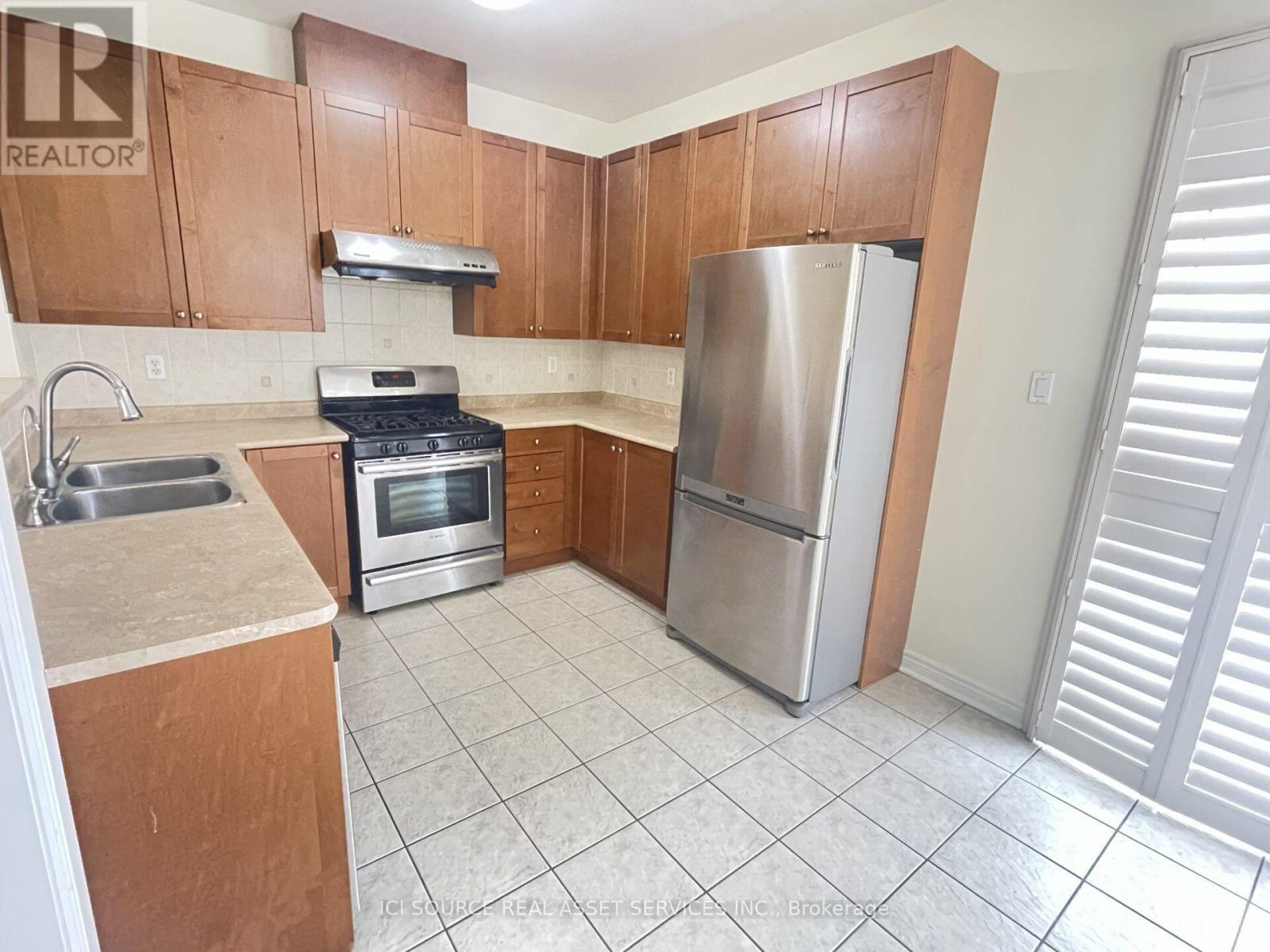 Upper - 646 Coach Drive, Mississauga, Ontario  L5R 0C5 - Photo 6 - W13746970