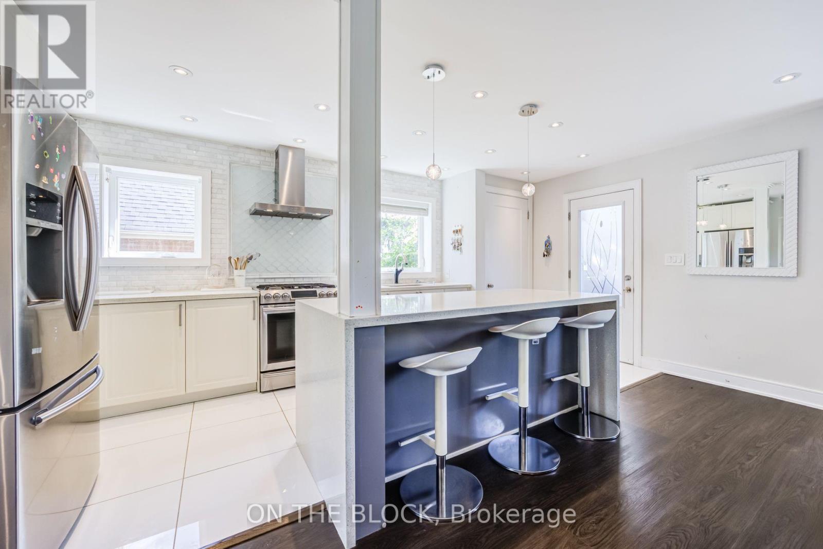 122 Allenby Avenue, Toronto, Ontario  M9W 1T3 - Photo 4 - W13746980