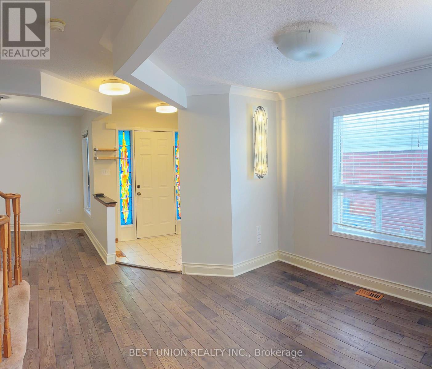 2864 Westbury Court, Mississauga, Ontario  L5M 6B3 - Photo 4 - W13747006