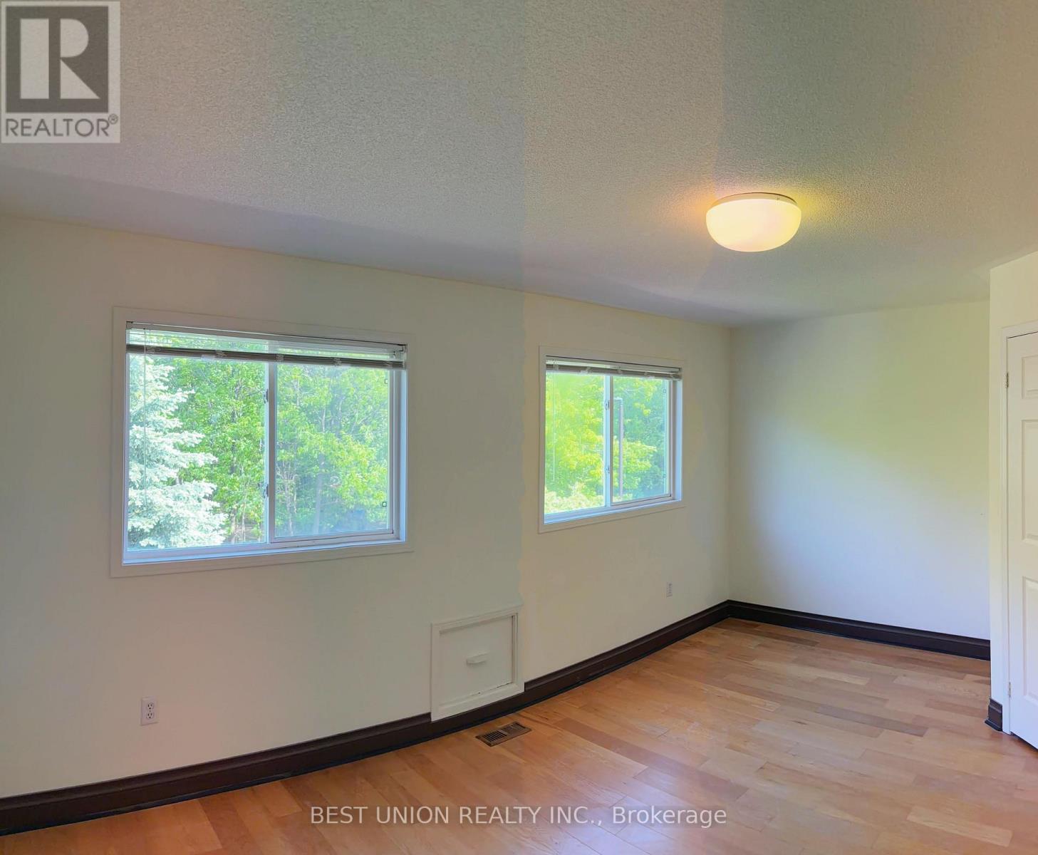 2864 Westbury Court, Mississauga, Ontario  L5M 6B3 - Photo 9 - W13747006